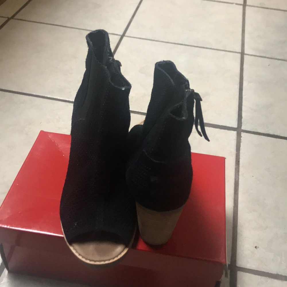 Toms